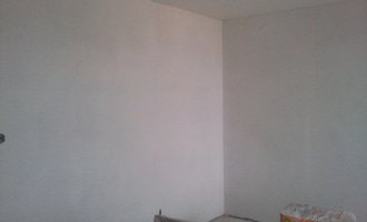 Renovace omítek v panelovém bytě 3+kk