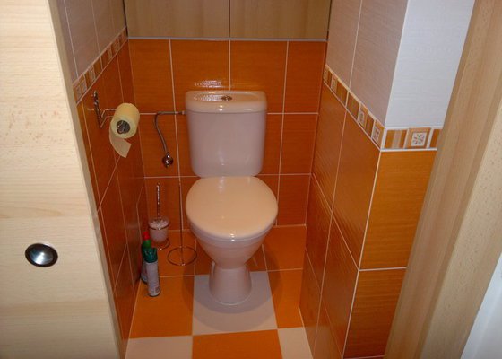 Rekonstrukce koupelny a WC,posuvné dveře,vchodové dveře