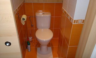 Rekonstrukce koupelny a WC,posuvné dveře,vchodové dveře