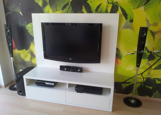 Víte kam chodí televize spát? TV PANEL/HIFI Stůl