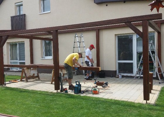 Dřevěná pergola se zastřešením cca 35m2