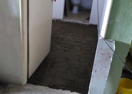 Předsíň cca 4m2 v přízemí - vykopat/izolace/beton