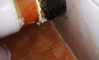 Napojení wc na odpad, výměna ventilů pračky a wc - stav před realizací