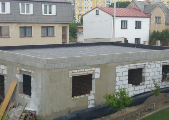 Instalace PVC folie na střechu garáže - stav před realizací