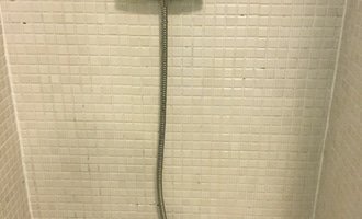 Obklad sprchového koutu - stav před realizací