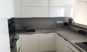 Kuchyň Bílý lesk/ Kitchen white gloss