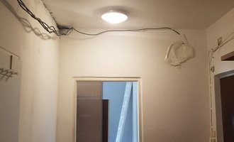 Napínané stropy v celém bytě a rekonstrukce elektroinstalace