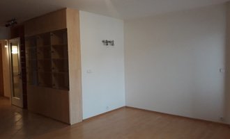 Zbroušení dřevěné podlahy cca 26-30m2 - stav před realizací