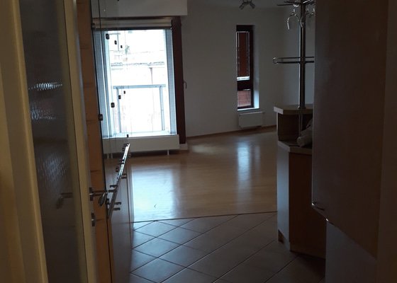 Zbroušení dřevěné podlahy cca 26-30m2