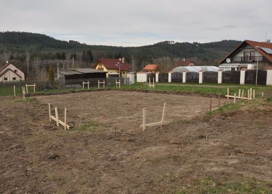 Vytyčení polohy základové desky rodinného domu v Dobřívě