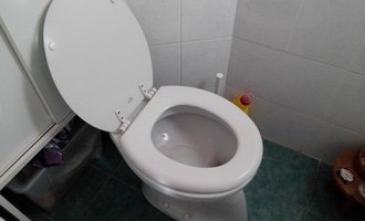 WC výměna mísy a nádržky. - stav před realizací