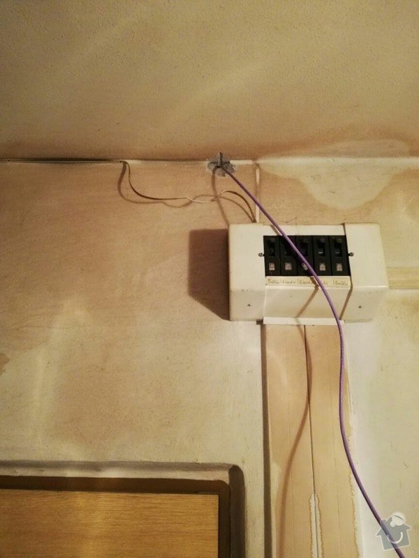 Rekonstrukce bytu 2+1 v paneláku: Kabel na internet