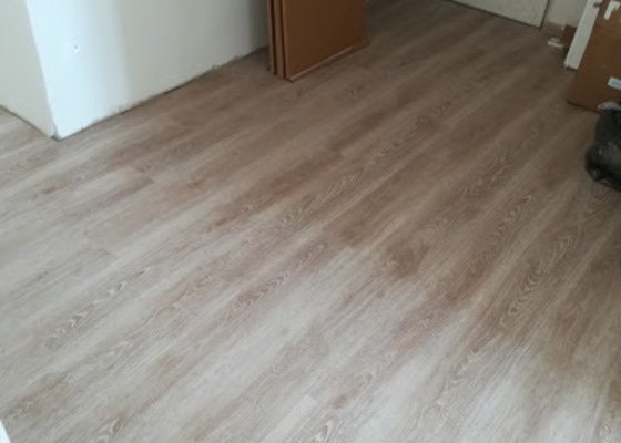 Položení vinylové podlahy a montáž kuchyně