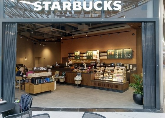 STARBUCKS Liberec - Betonová stěrka v cihlovém odstínu