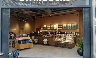 STARBUCKS Liberec - Betonová stěrka v cihlovém odstínu