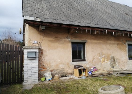 Zedník zvětšit stávající okno z metrové šíře na dva metry,jedná se o rodinný dům ,v přízemí.Zdivo smíšené ,cihly kámen.Výška zůstává stejná.