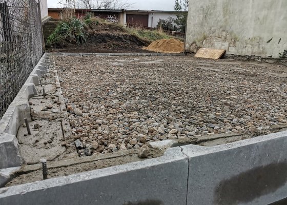 Betonová deska pod plechovou garáž 5x7m