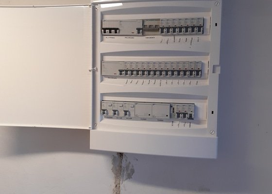 Nová elektroinstalce na rodinném domě.