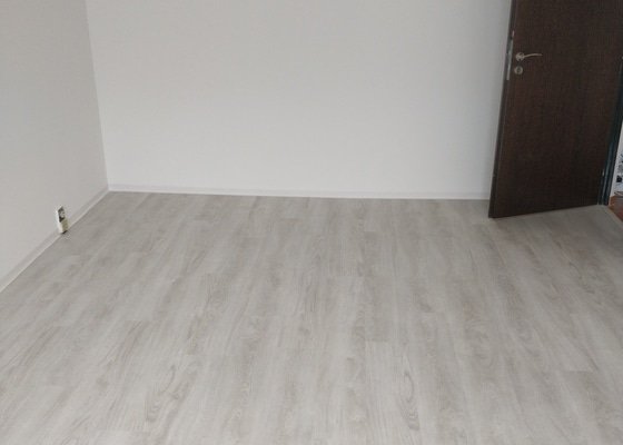 Zarovnanie panelu a polozenie vinyl podlahy 5,2mx3,4m