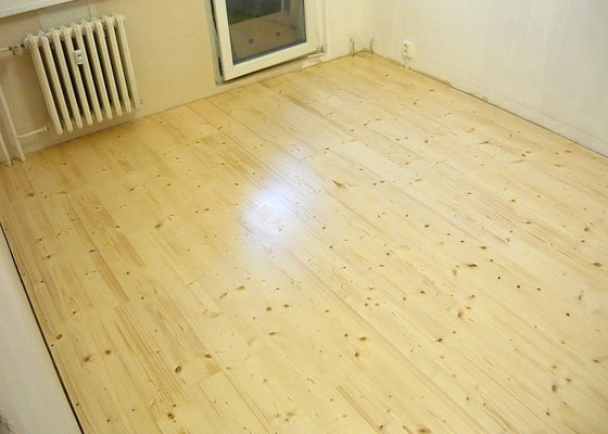 Položení smrkové palubkové podlahy cca 40m2