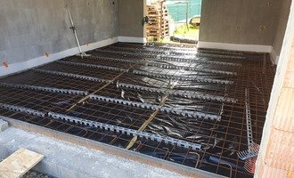 Strojně leštěná betonová podlaha garáže 30 m2