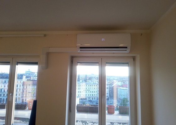 Instalaci klimatizace v bytě 3+1 s balkonem