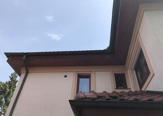 Renovace nátěru na podbití a dálší dřevěné prvky RD