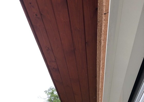 Renovace nátěru na podbití a dálší dřevěné prvky RD