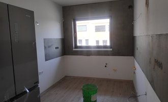 Betonová stěrka za kuchyňskou linku max 10m²