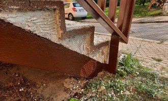 Renovace zábradlí ke vstupům do bytového domu