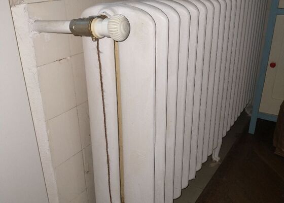 Oprava kapajícího ventilu u radiátoru - stav před realizací