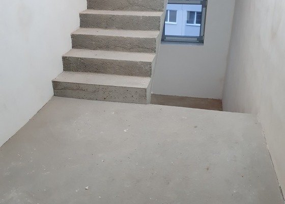 Montáž dlažby na schodiště - stav před realizací