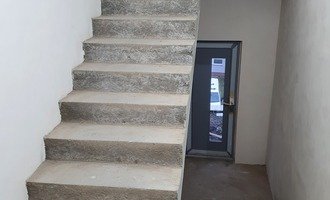 Montáž dlažby na schodiště - stav před realizací