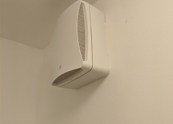 Nefunkční ventilátor v koupelně a WC (2 ventilátory).