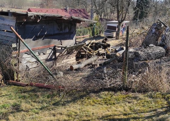 Oprava příp. výměna drátěného plotu, zabetonování sloupků