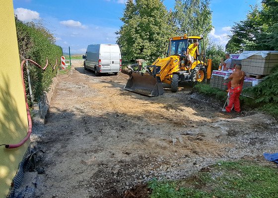 Zemní práce a pokládka dlažby