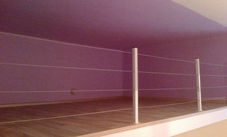 Pokládka lina (gerflor?) v 1 pokoji s patrem (dohromady včetně patra cca 20 m2)