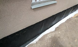 Izolace základu panelového domu