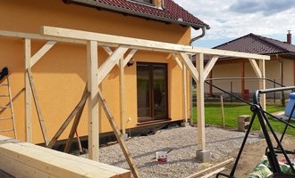 Ztotovení  pergoly nad terasou rozměr  5x3 m. včetně oplechování + střešní krytina - tašky.