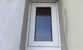 Oprava fasády po instalaci plastových oken a dveří na balkon