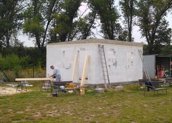 Zastřešení zázemí kynologického klubu Měcholupy