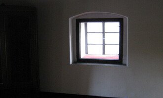 Dřevěná okna, vstupní dveře, dveře na zahradu, schodiště - stav před realizací