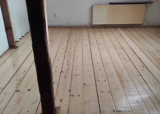 Renovace dřevěné podlahy
