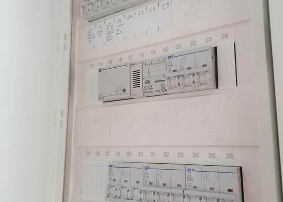 Vyměnit rozvodnou desku s elektroměrem a jističem 3x16A dle požadavků EG.D.