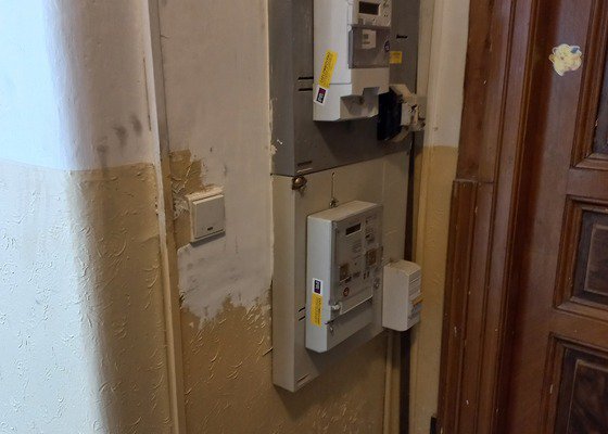 Instalace společného elektrorozvaděče pro tři jističe