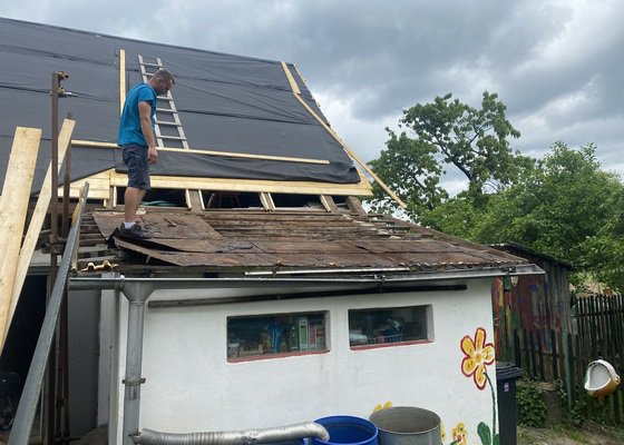 Rekonstrukce střechy rod. domu a stodoly