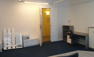 Vymalování kanceláře a úklid - místo kanceláře Liberec, Pražská ulice - stav před realizací