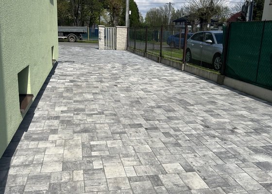 Zámková dlažba 530 m2