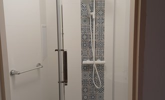 Koupelna - sprchový kout - odstranit plastový a vyzdít nový.