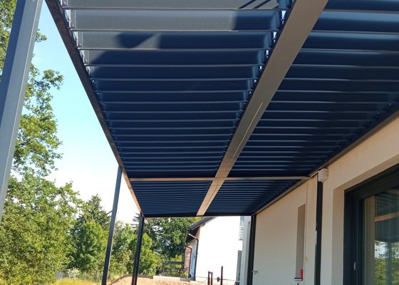 Bioklimatická ocelová pergola 3,2 x 9,3m